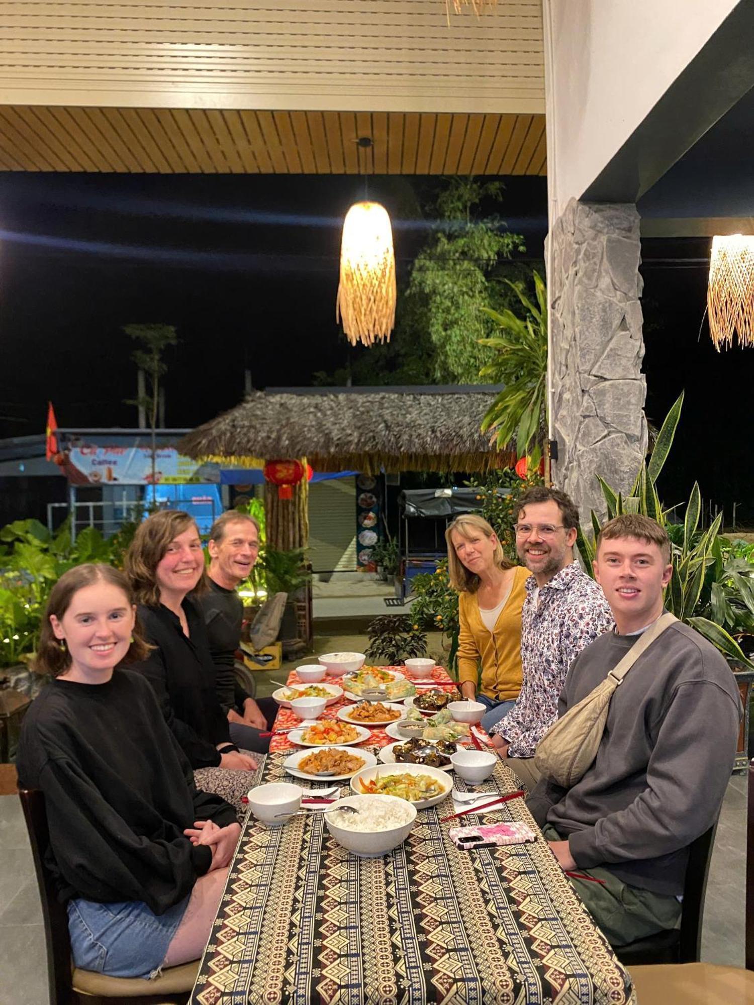 Tutu'S Homestay Фонг Нха Екстериор снимка